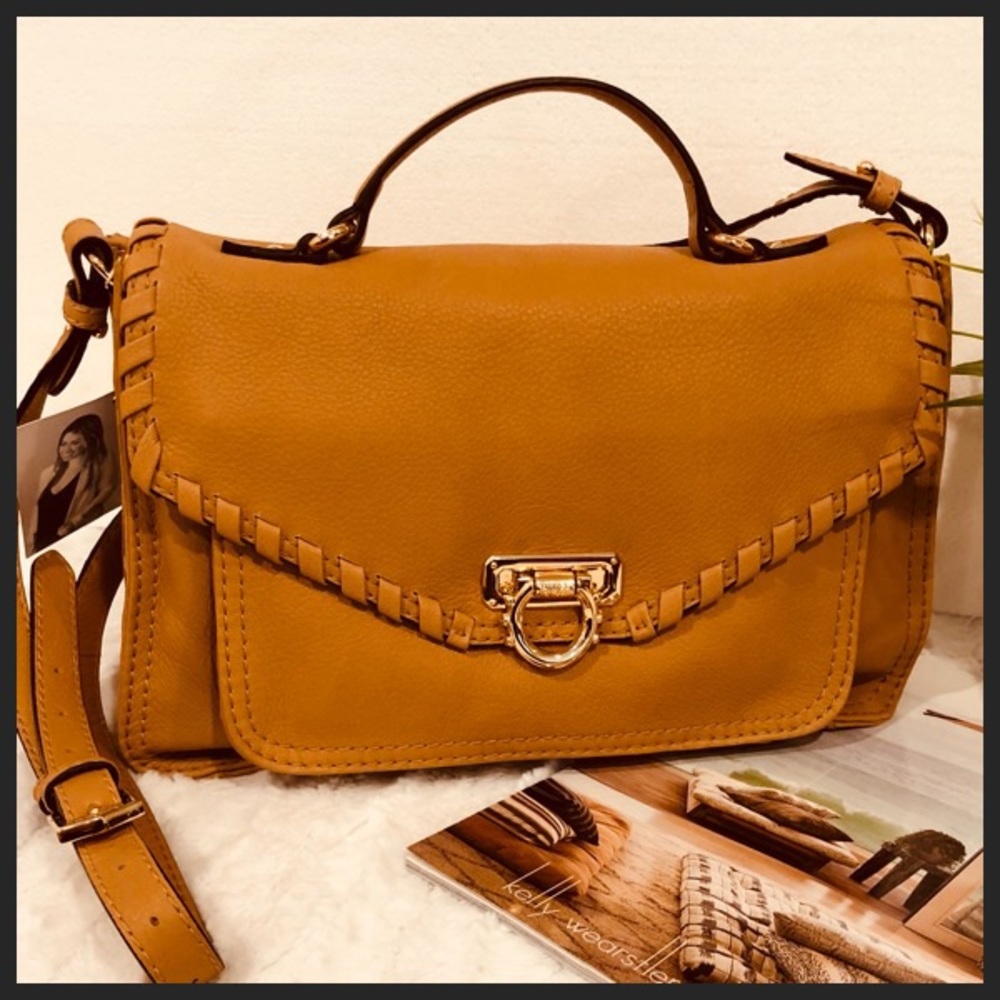 ✨HPX2✨Gorgeous Tan Genuine Leather Shoulder Bag 🌞